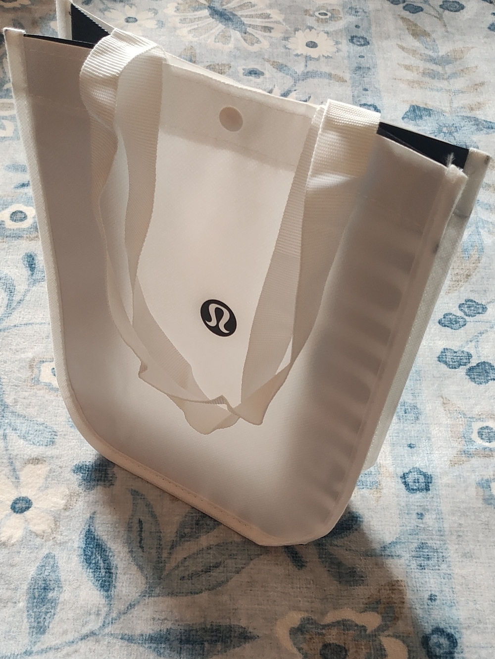 LULULEMON BUTTON-UP TOTE, (NWOT)